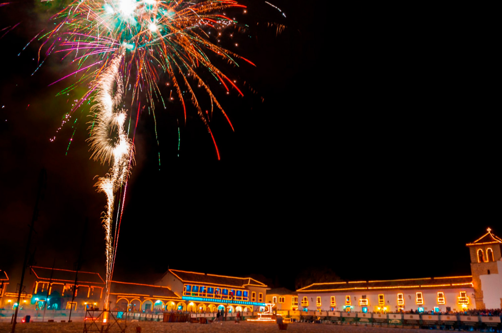 villa-de-leyva-fuegos-artificiales-plaza