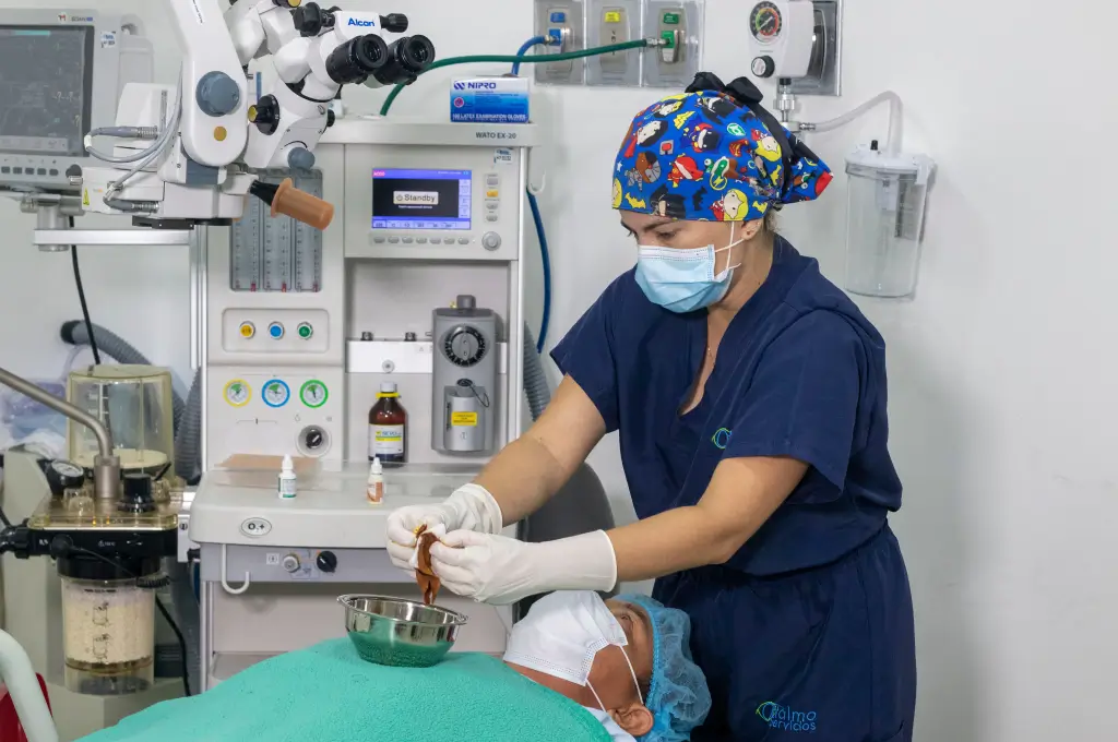  joven con síntomas de glaucoma